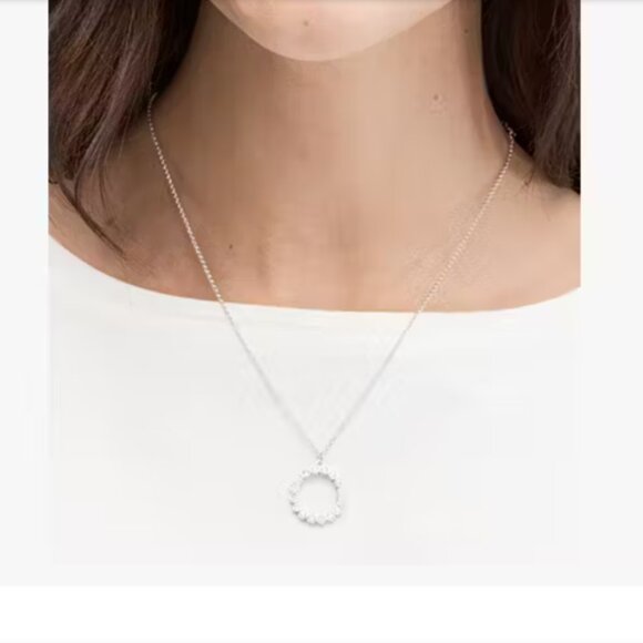 kate spade Full Circle Mini Pendant Necklace Silver NWT - Picture 2 of 3
